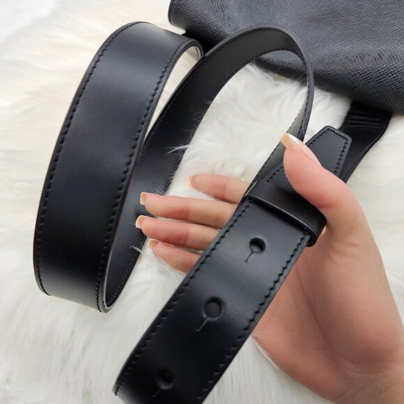 Louis Vuitton  Saratov Taiga PM Messenger Bag - Picture 9 of 17